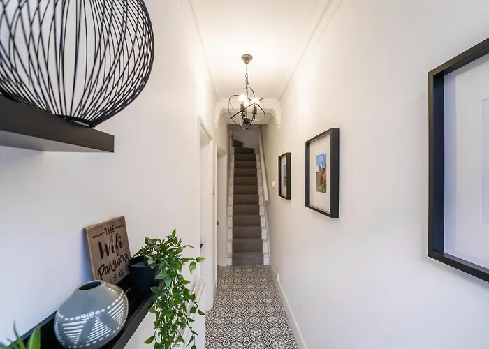South View - 3 Bed Modern Chester House - Close To City Centre